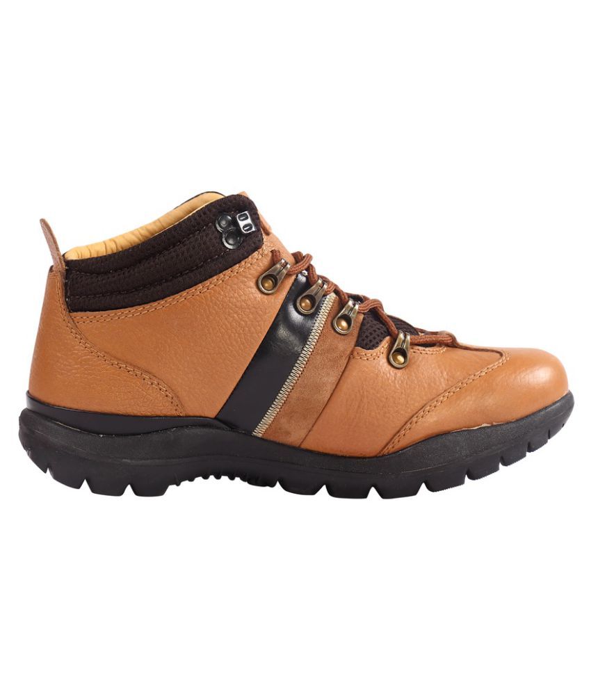 red chief trekking and hiking shoes
