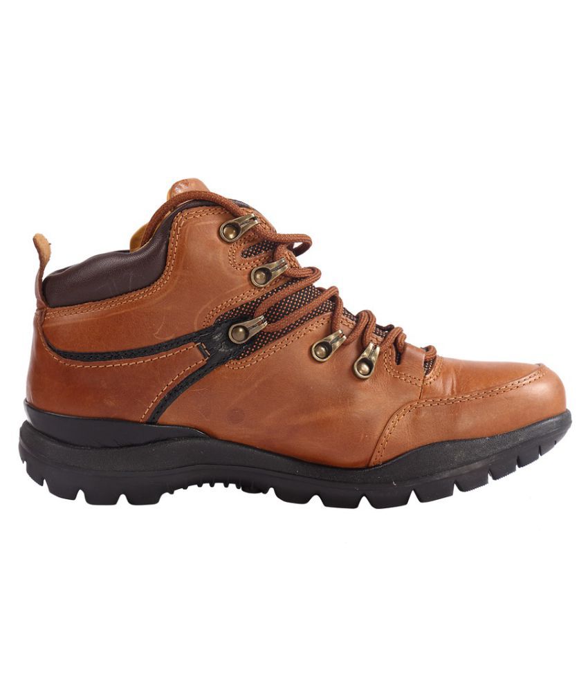 red chief trekking and hiking shoes