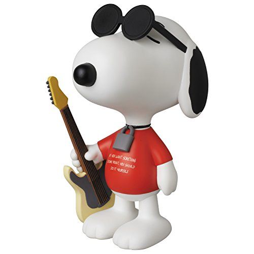 snoopy vinyl figure