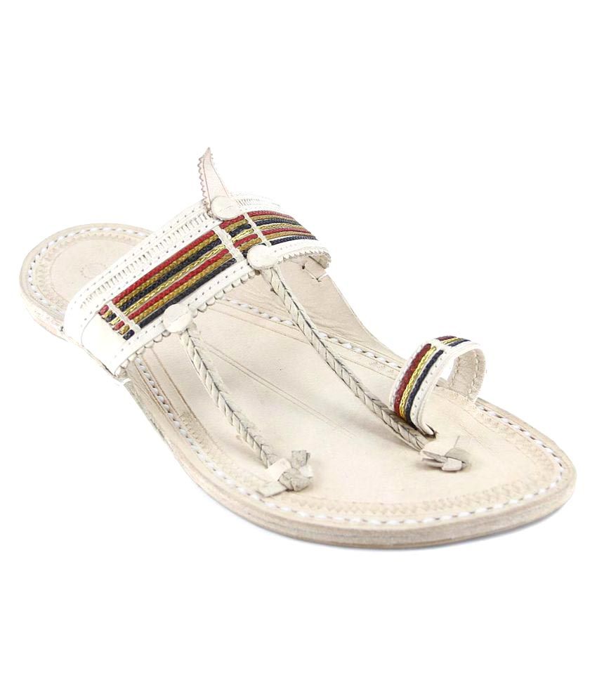 kolhapuri chappal white