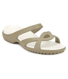 crocs chappal for women