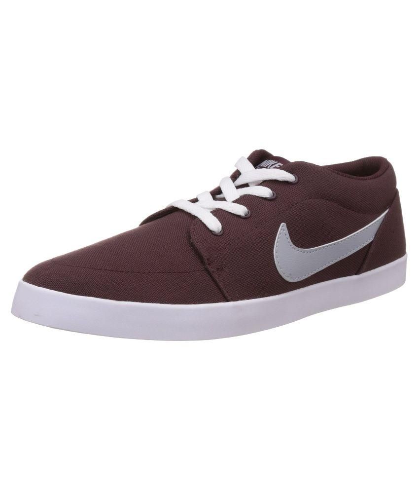 nike maroon tennis shoes