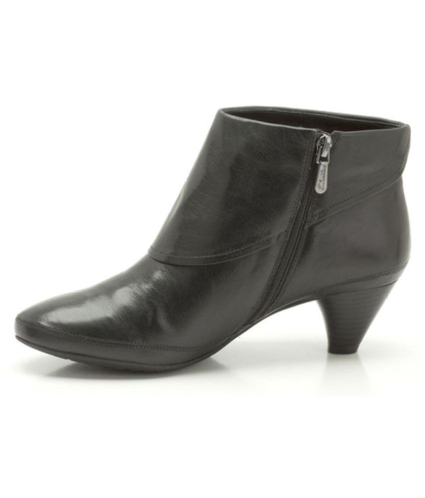clarks trace fall ankle chelsea boots