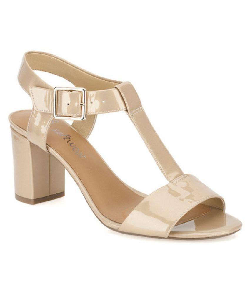 clarks tan heels