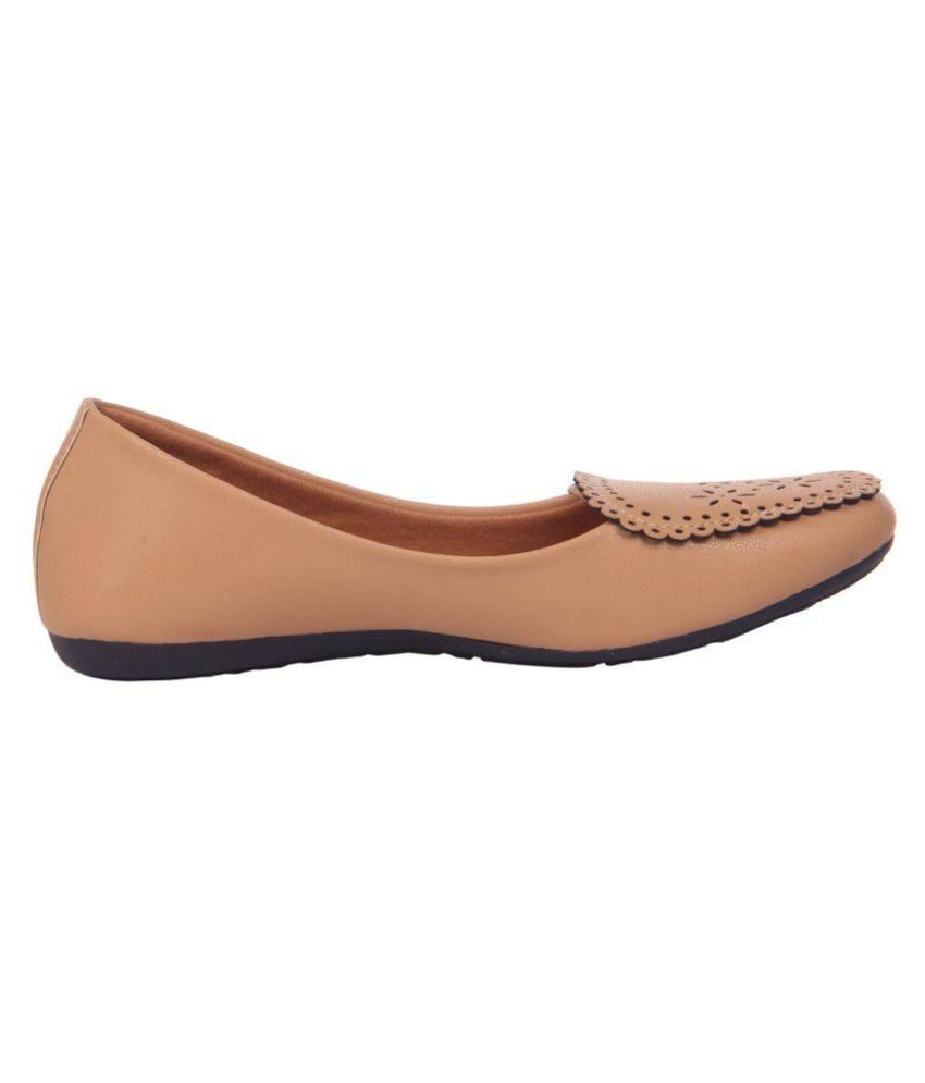 tan ballerinas
