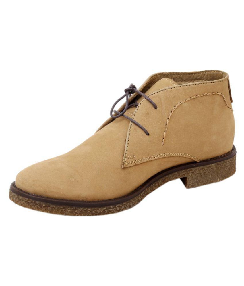 tan chukka