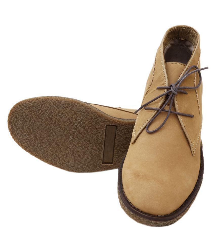 tan chukka