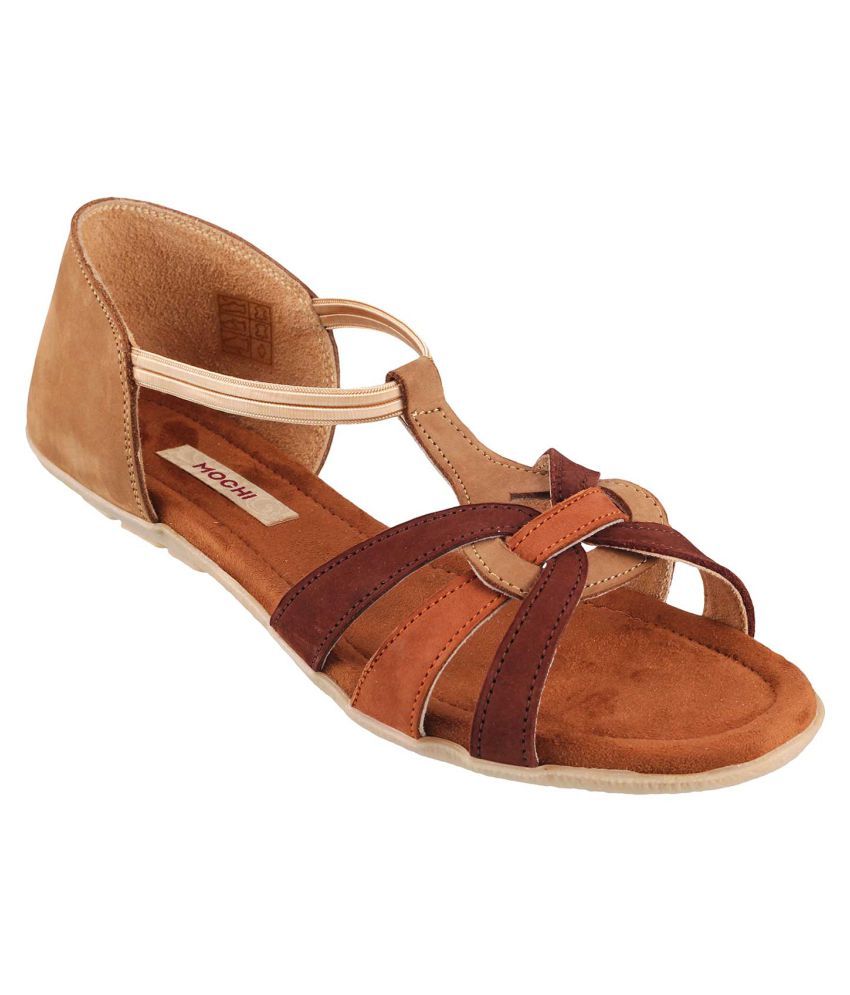 beige flat pointed shoes