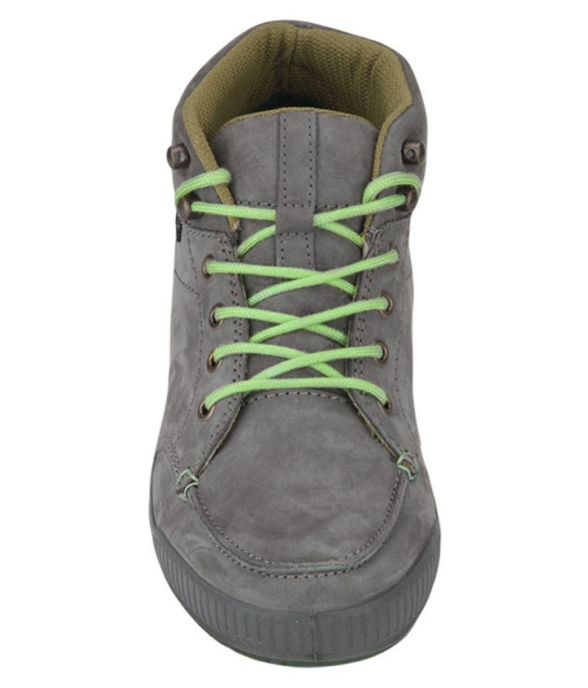 styling grey boots