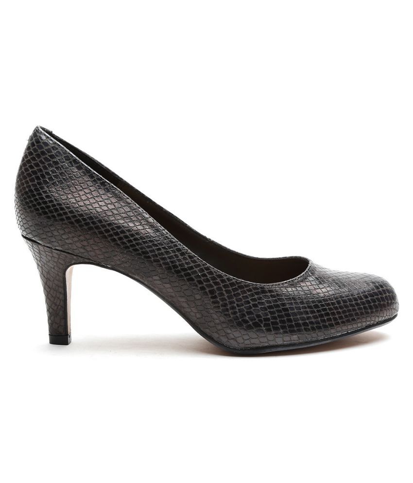 black kitten heel shoes size 4