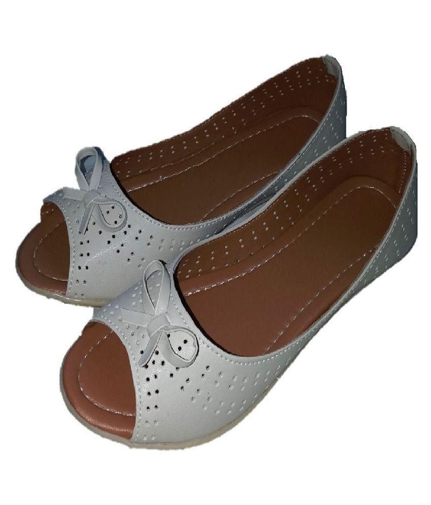 tan ballerinas