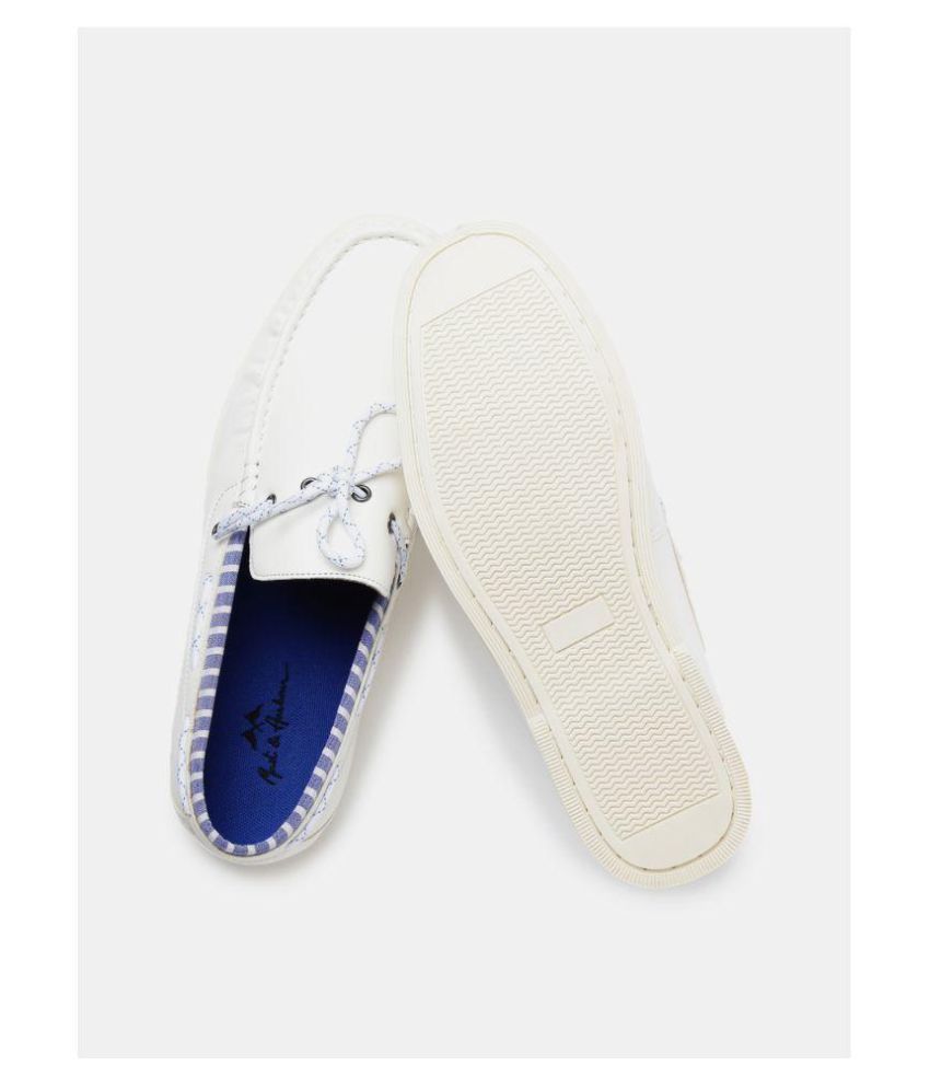 mast and harbour chappal