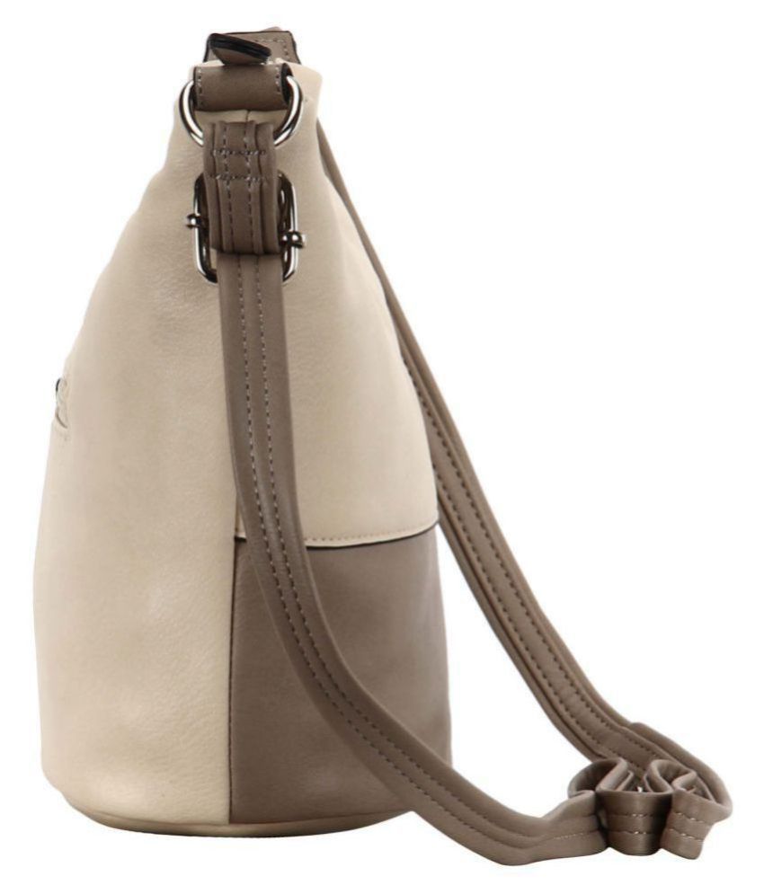 Lavie Sling Bag Review I Indianyoutuber IUCN Water