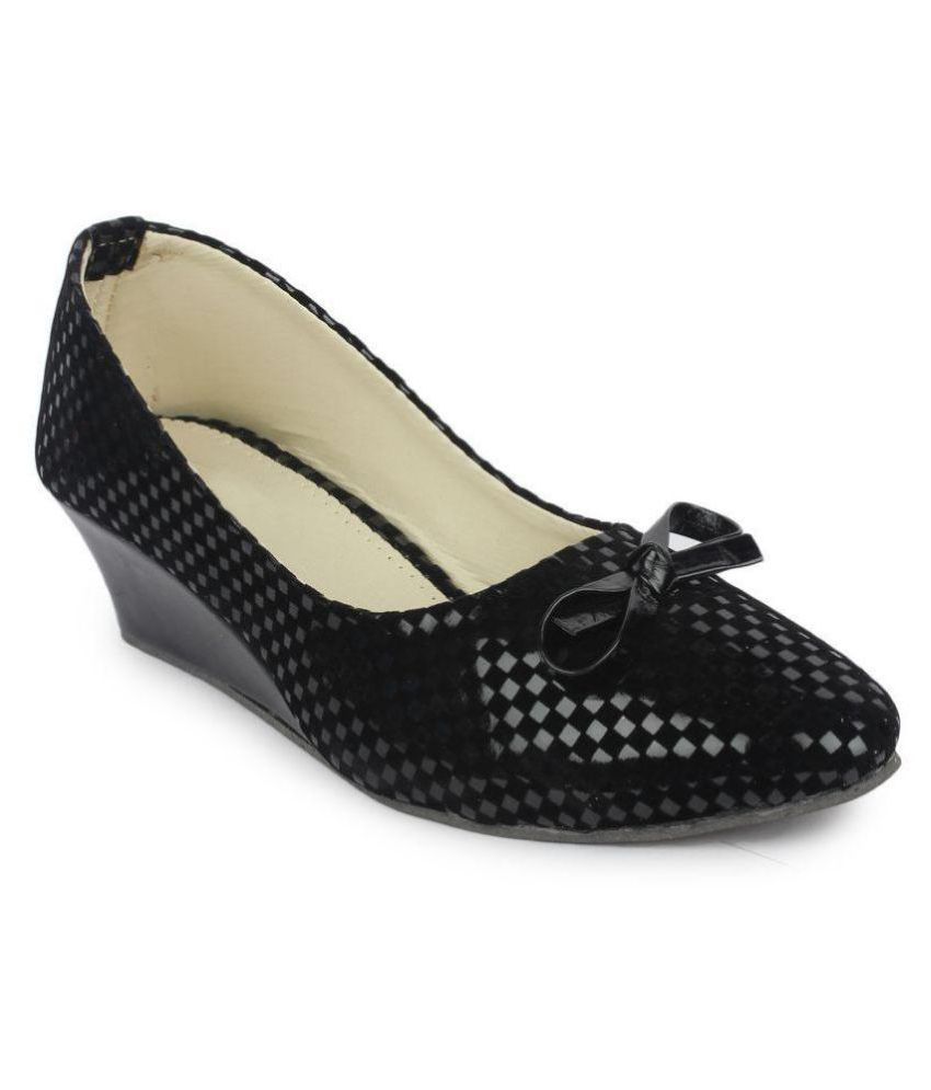 small heel black wedges