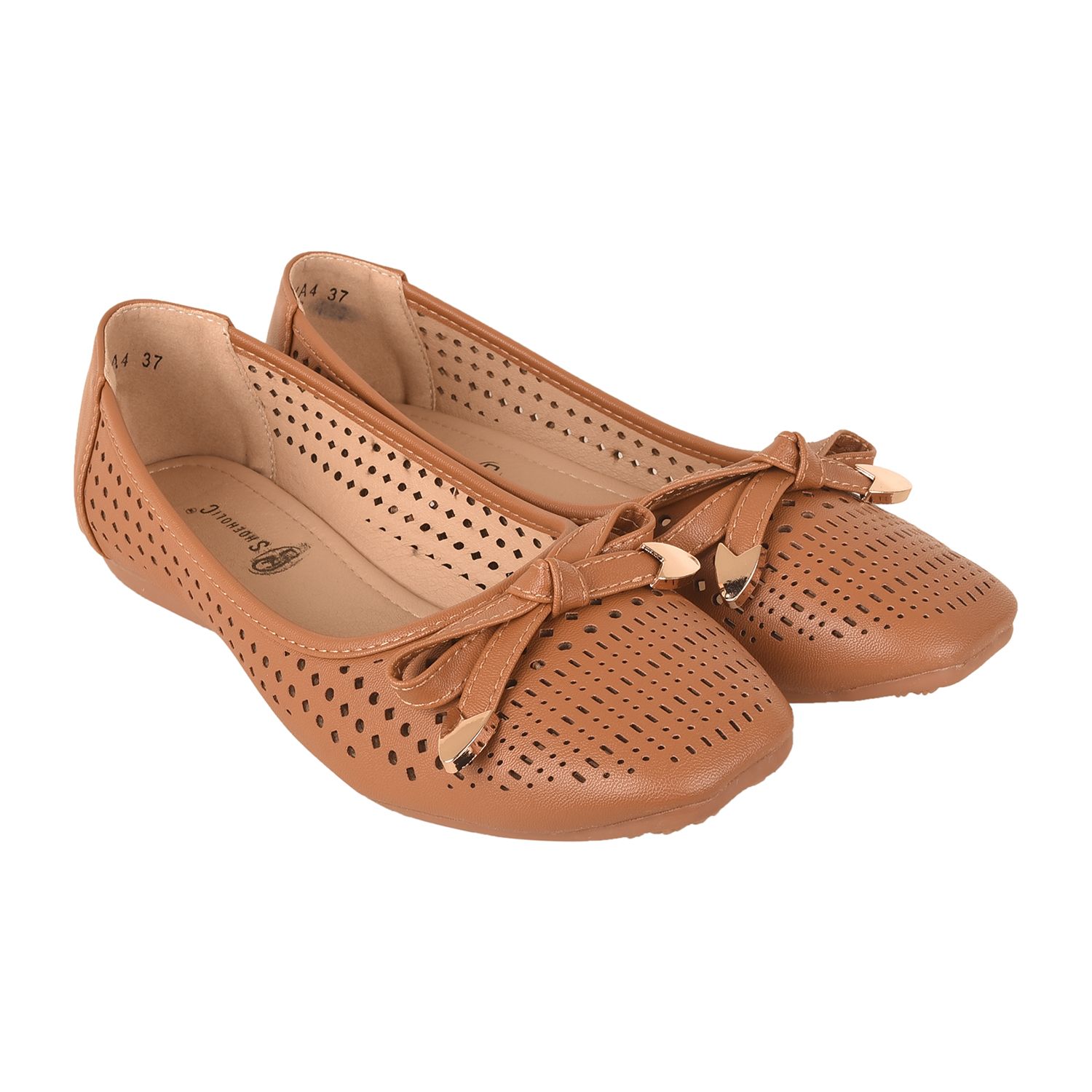beige ballerina shoes