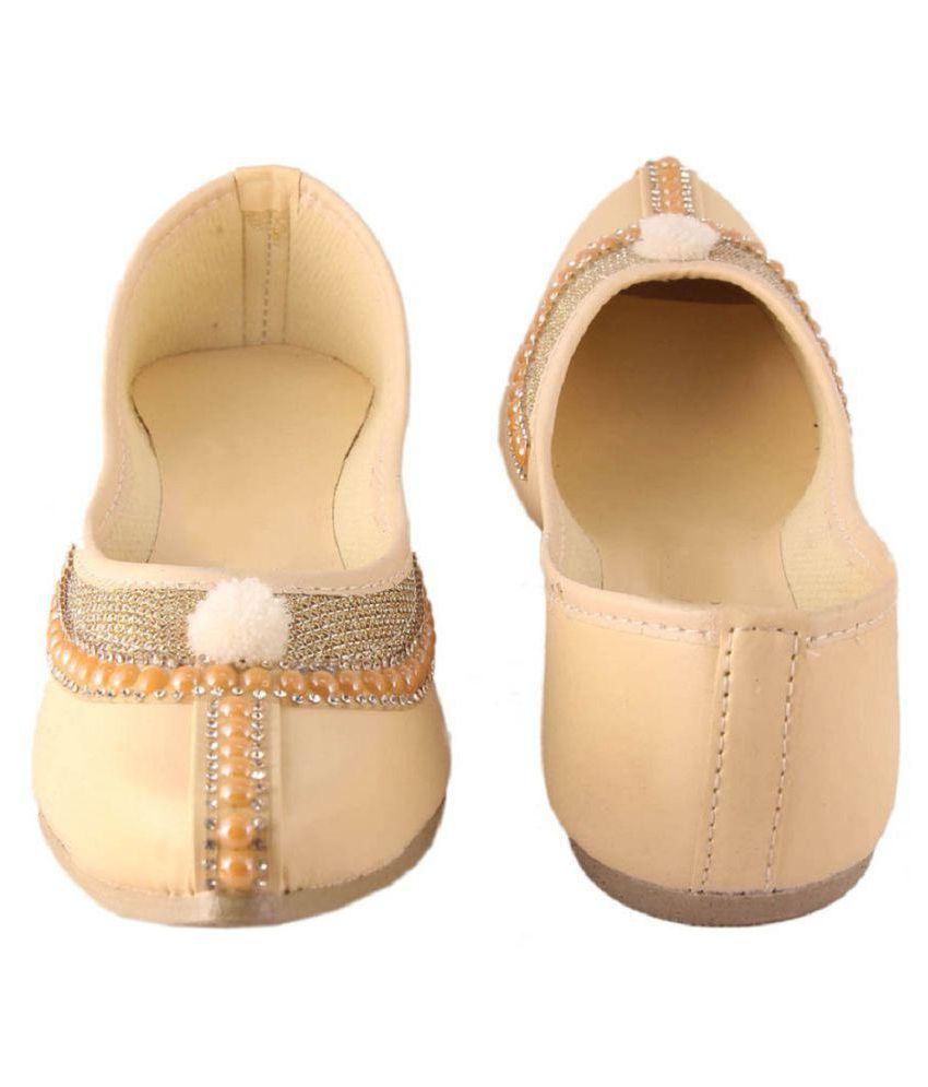 RAJASTHANI JUTI White Ethnic Footwear Price in India- Buy RAJASTHANI ...