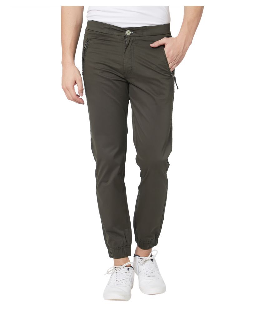 olive green joggers mens outfit