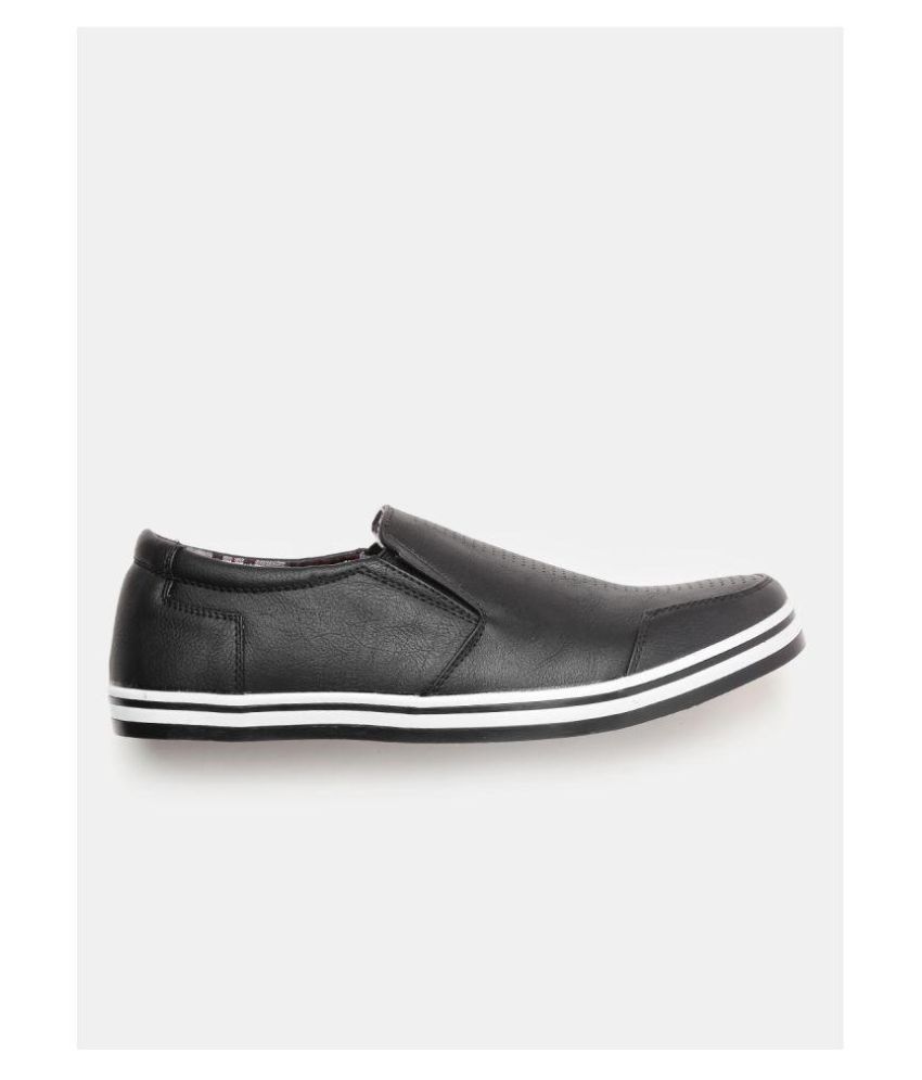roadster shoes snapdeal