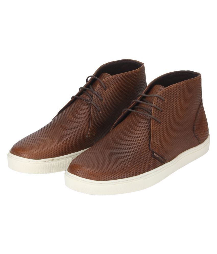 tan chukkas