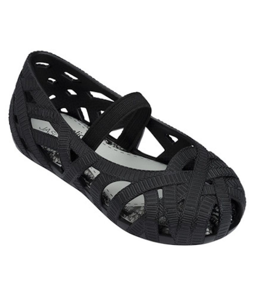 girls black jelly shoes