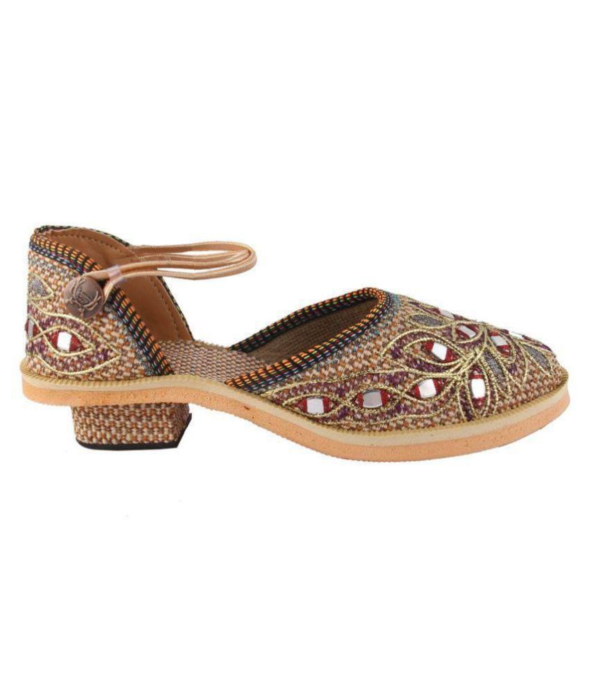 ethnic footwear for women's