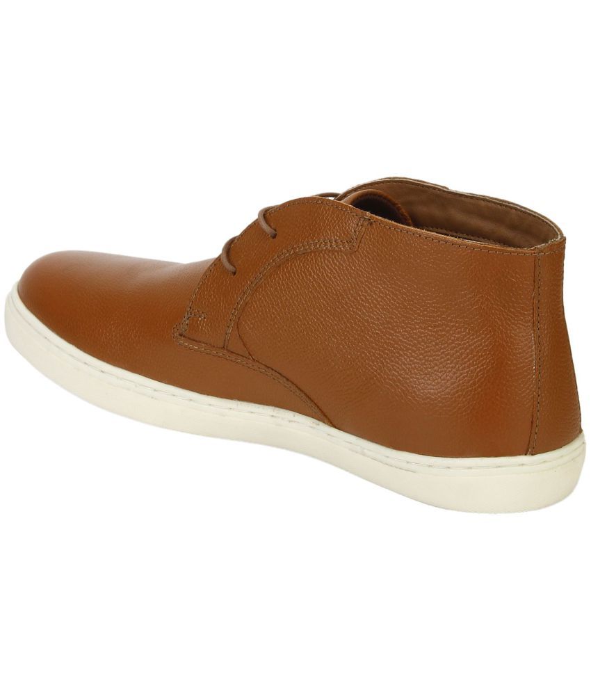tan chukkas