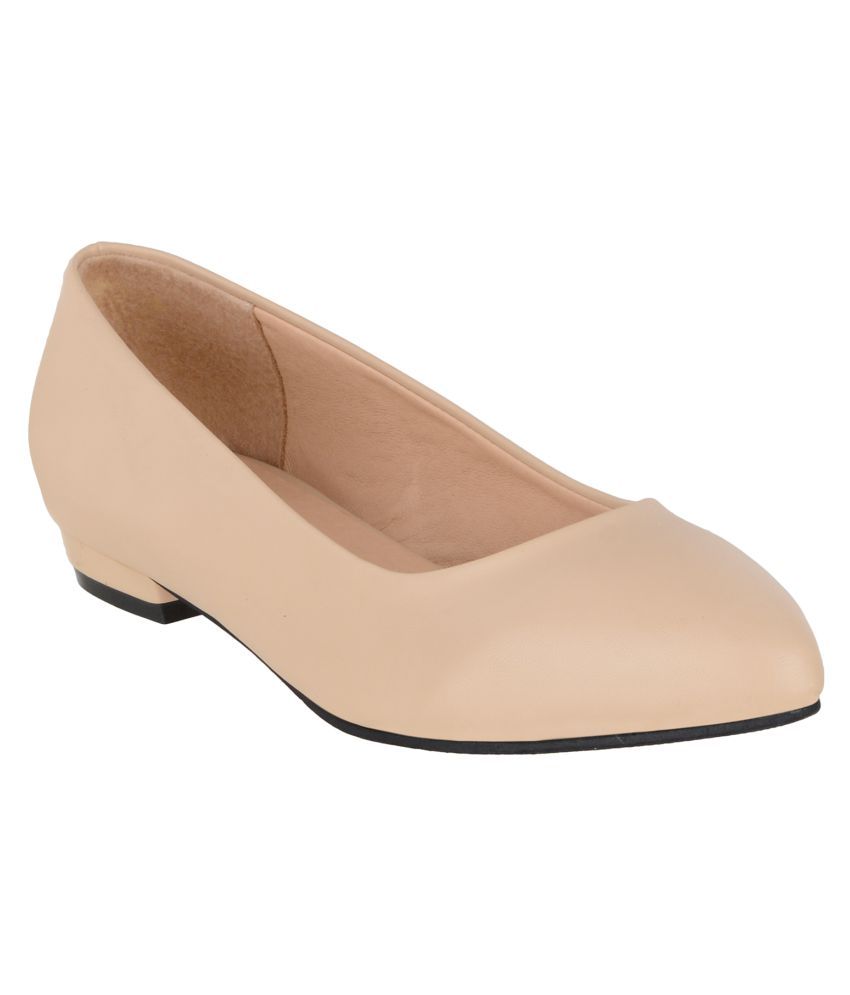 comfortable beige flats