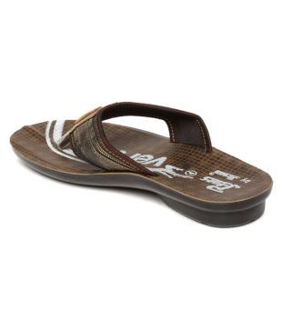 paragon boys chappal