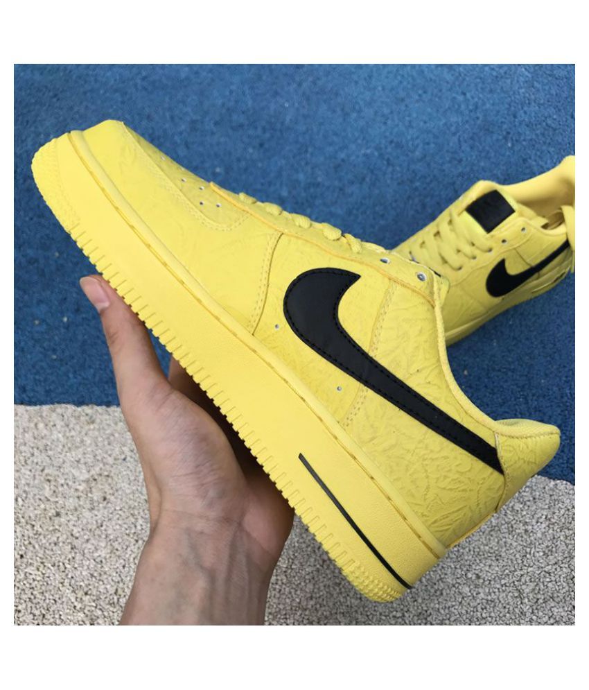 nike utility yellow