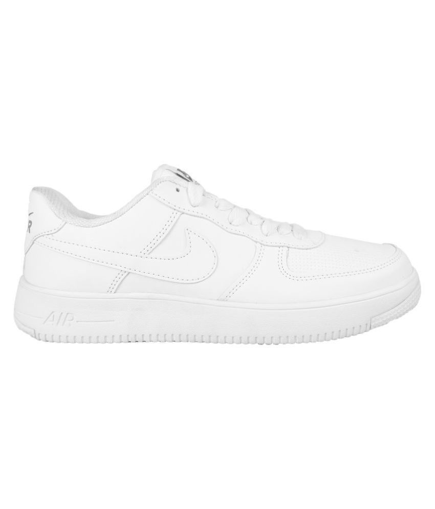 white nike casual shoes