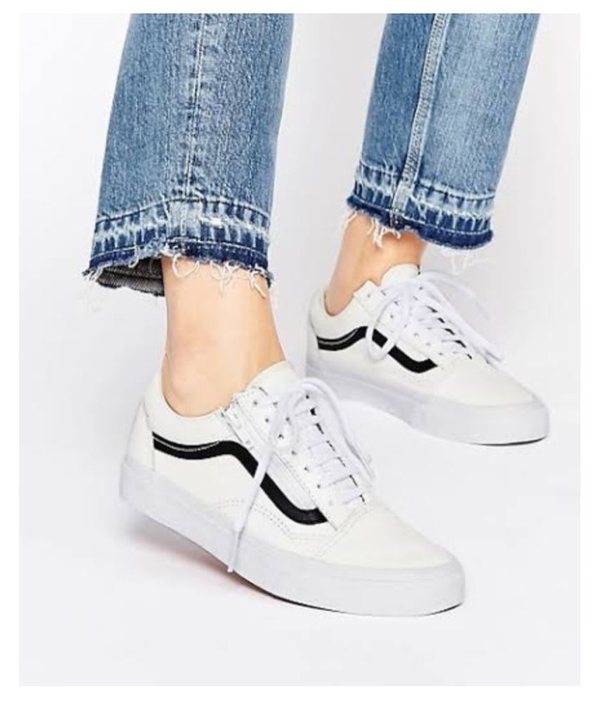 slack punktum kugle VANS USA SNEAKERS 2019 Running Shoes White: Buy Online at Best Price on  Snapdeal