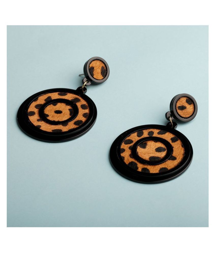    			Silver Shine Eye-Catching Black Leaopard Design Attractive Party Wear Earring For Women