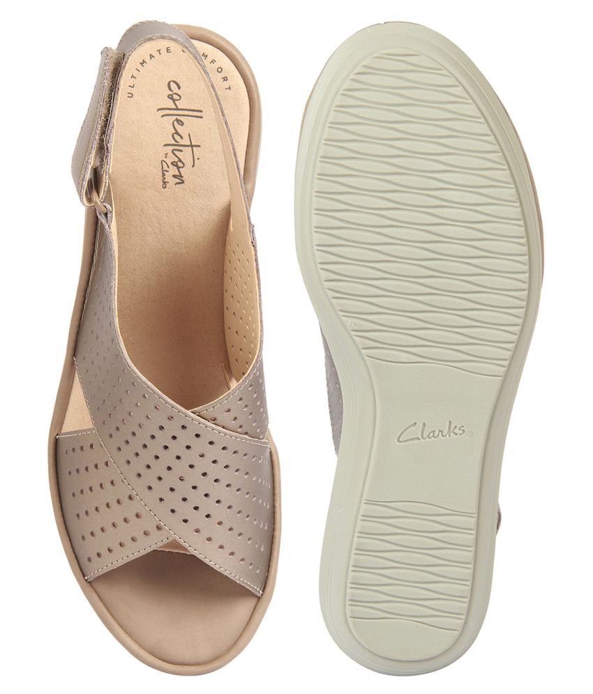 clarks gold heels