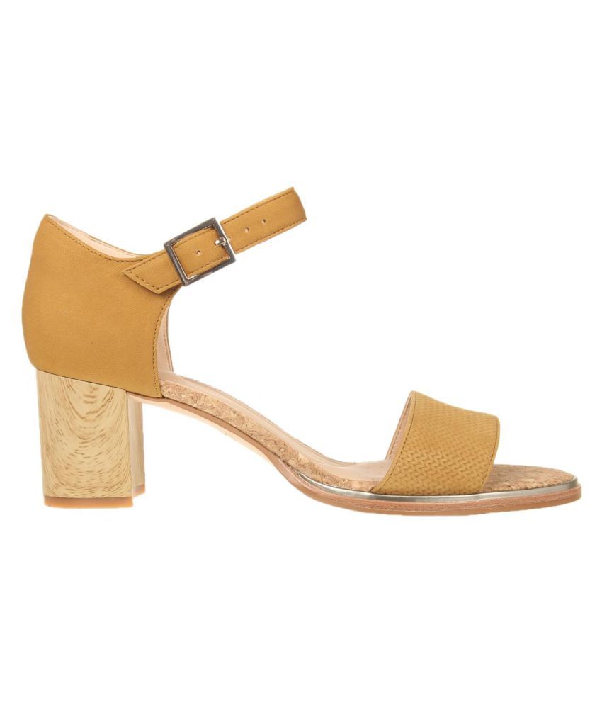 clarks yellow heels