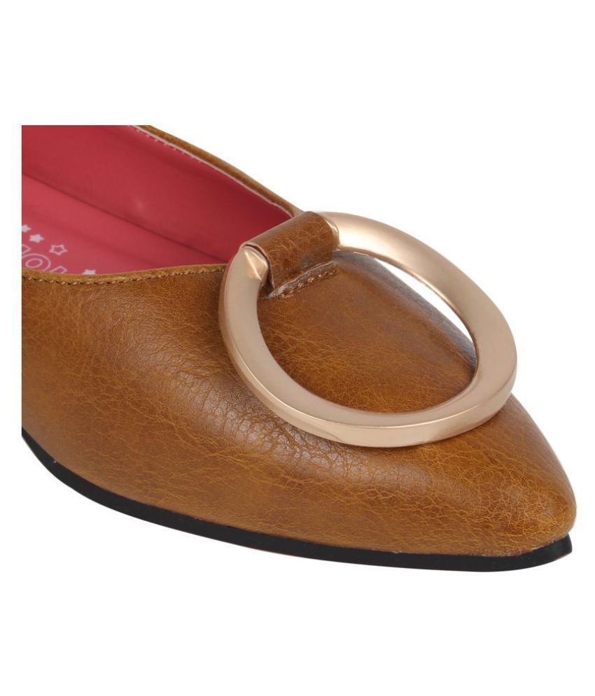 tan ballerinas
