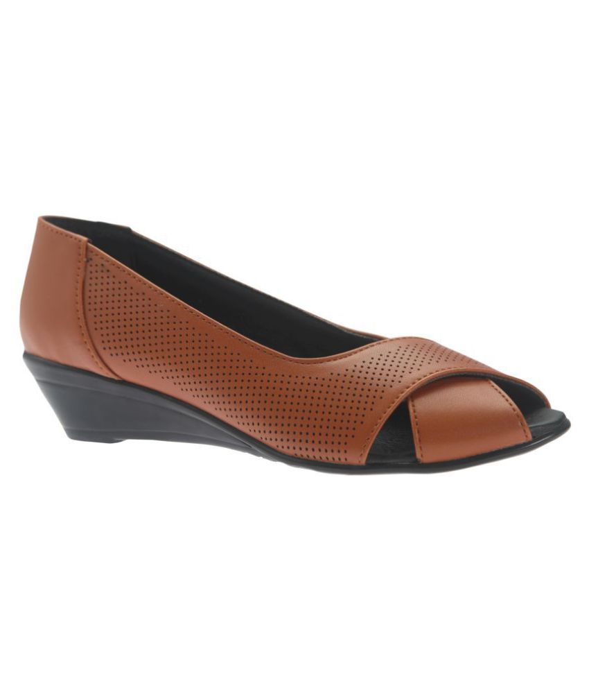 tan leather ballerinas