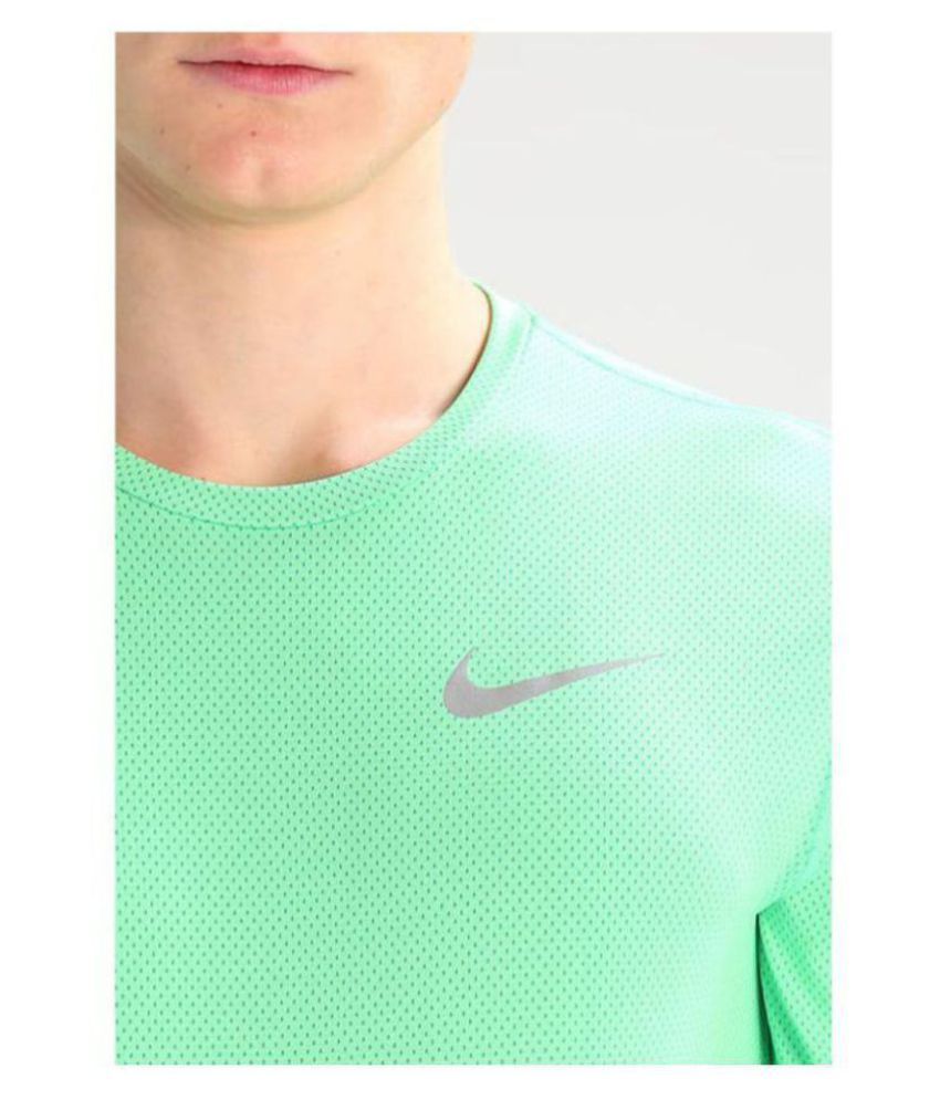 green nike t shirt