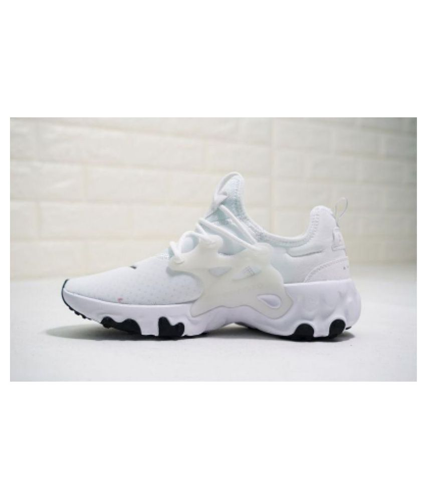 white nike lifestyle shoes