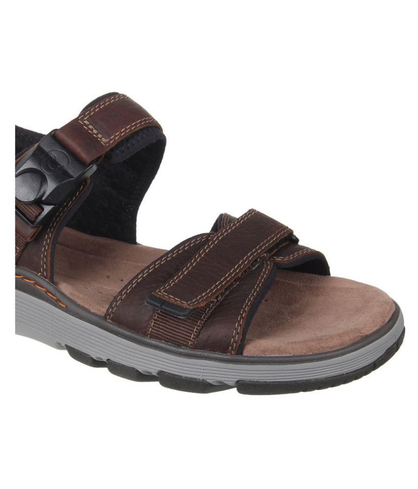 clarks tan sandals