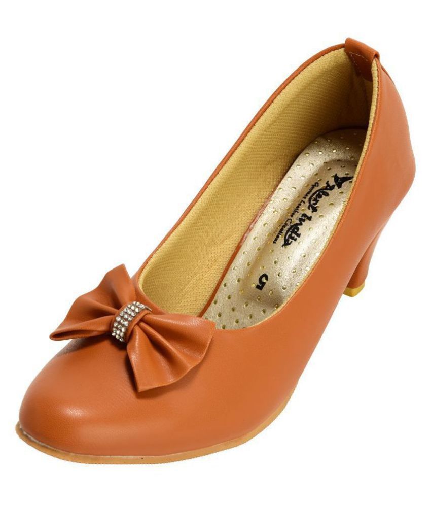 tan kitten heel shoes