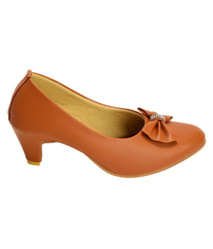 tan kitten heel shoes