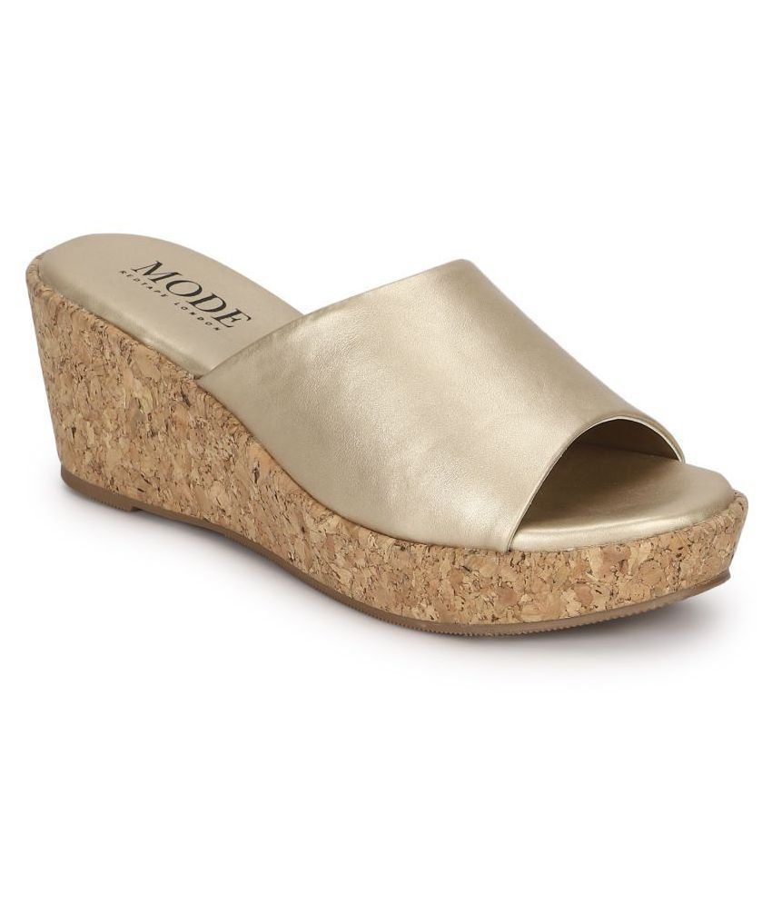 mode by red tape pumps