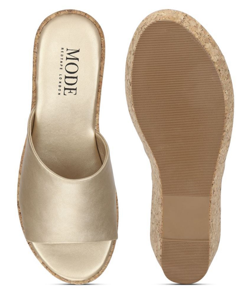 mode by red tape pumps