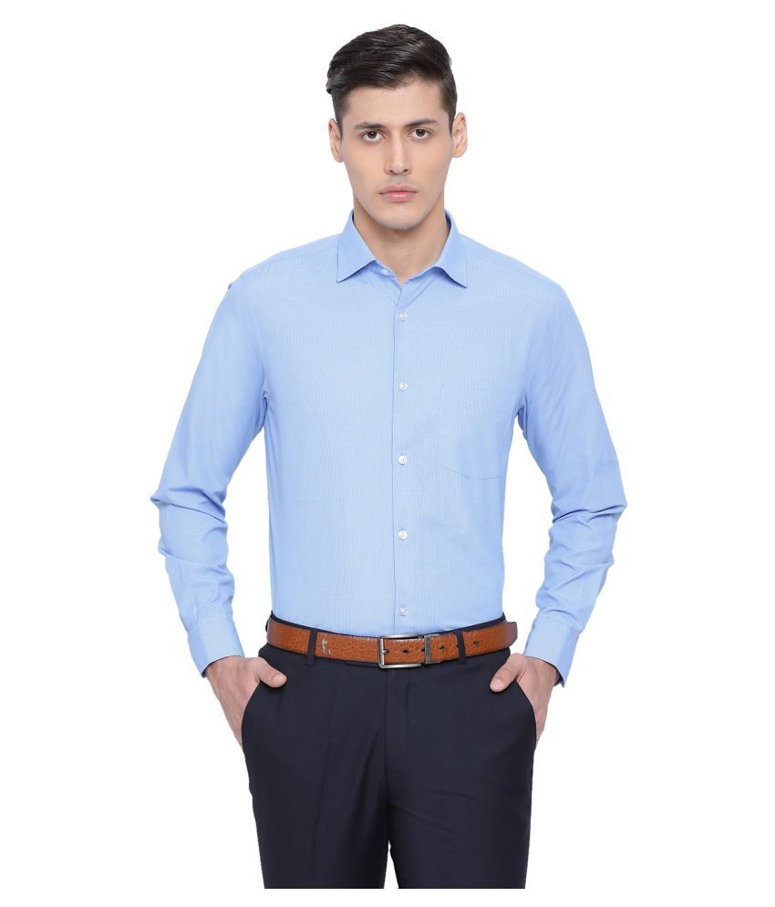 matching shirt on blue checks pant