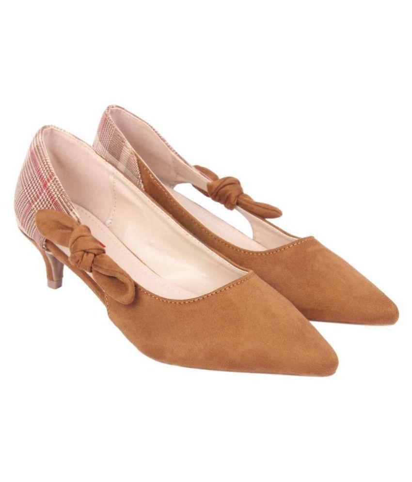 tan kitten heel shoes