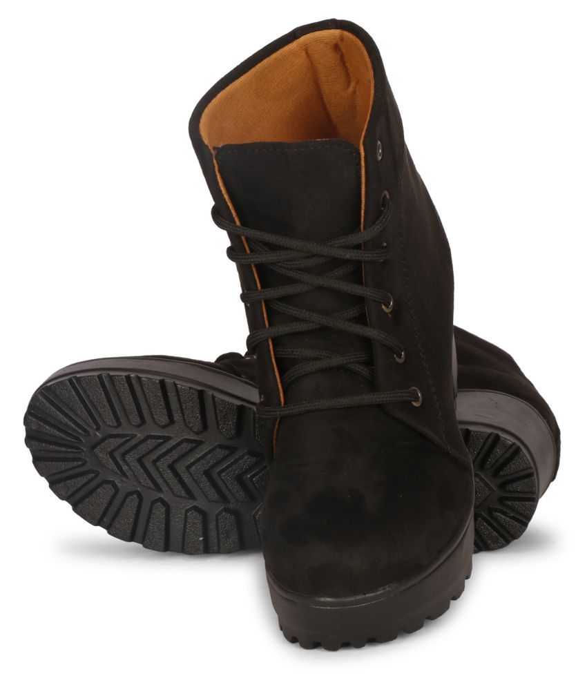 commander chunky sole lace up ankle boot in black