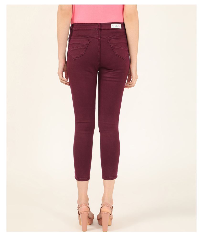 light blue jeans with maroon shirt