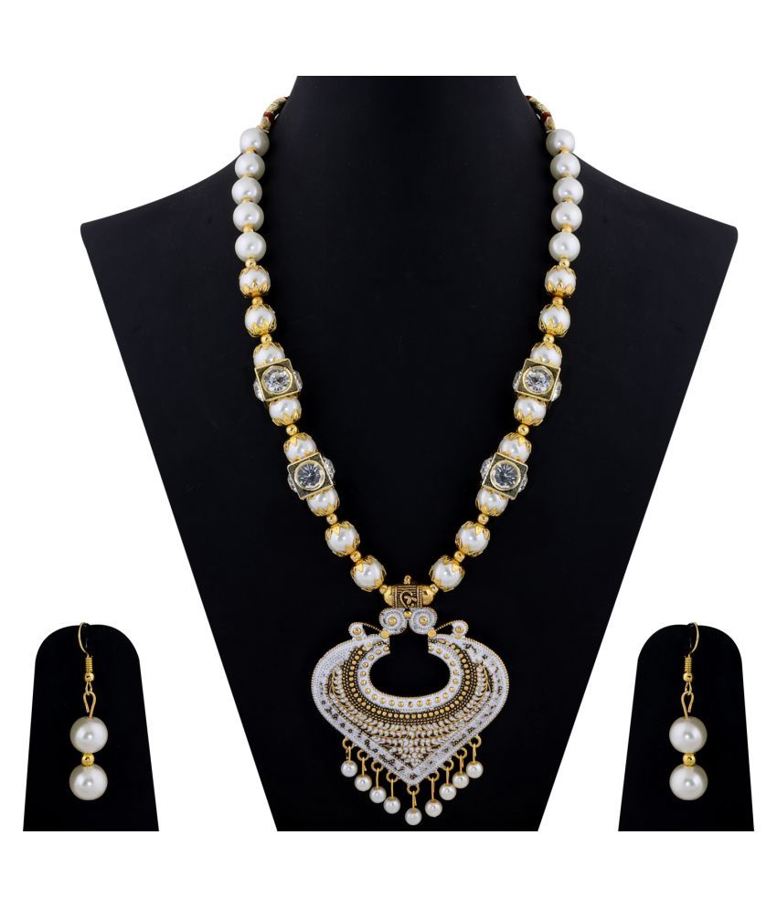     			Silver Shine - White Alloy Necklace Set ( Pack of 1 )