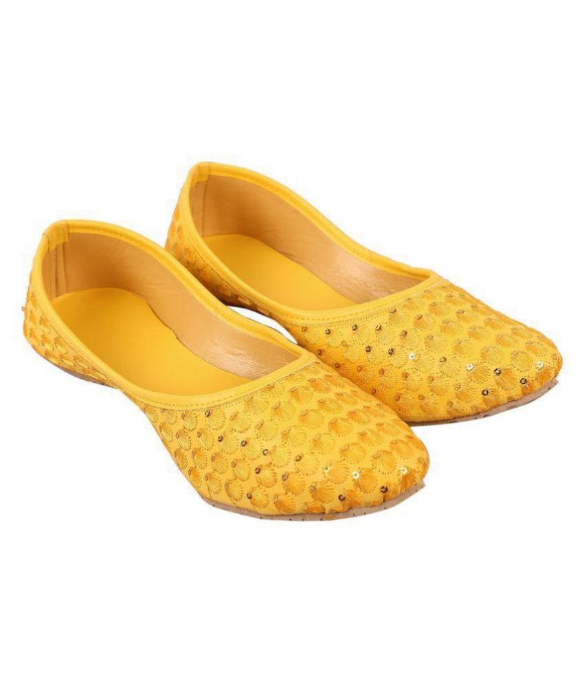     			Apratim Yellow Ethnic Footwear