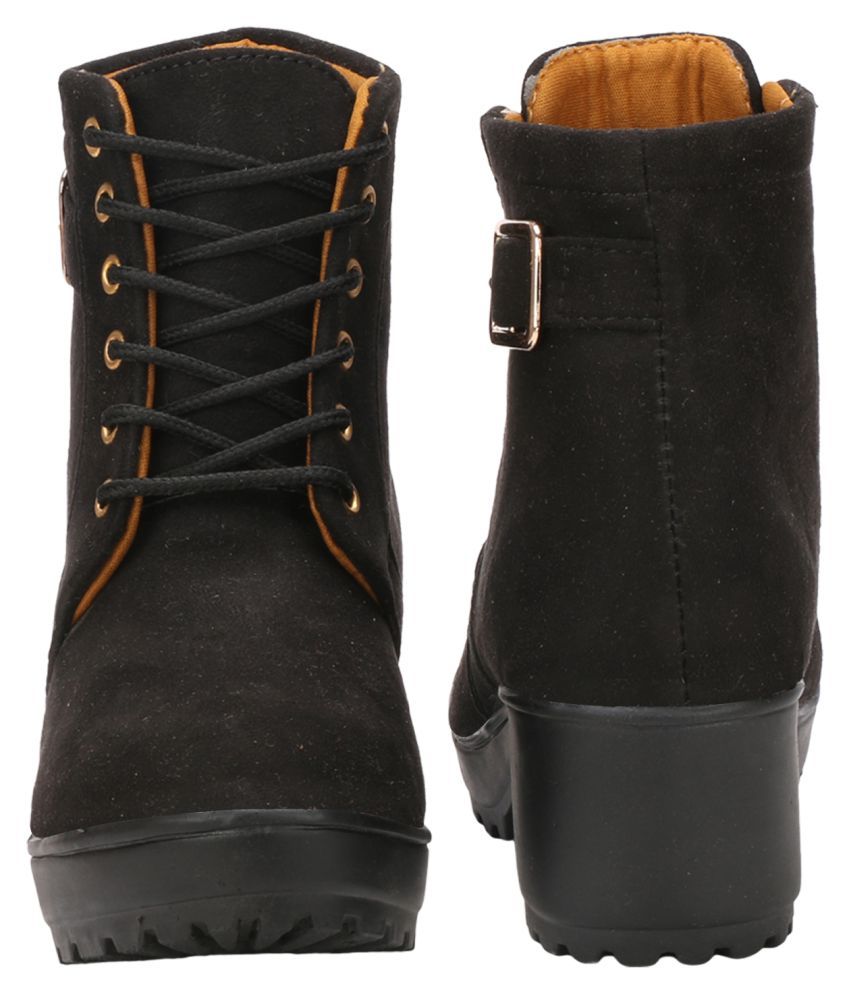 commander chunky sole lace up ankle boot in black